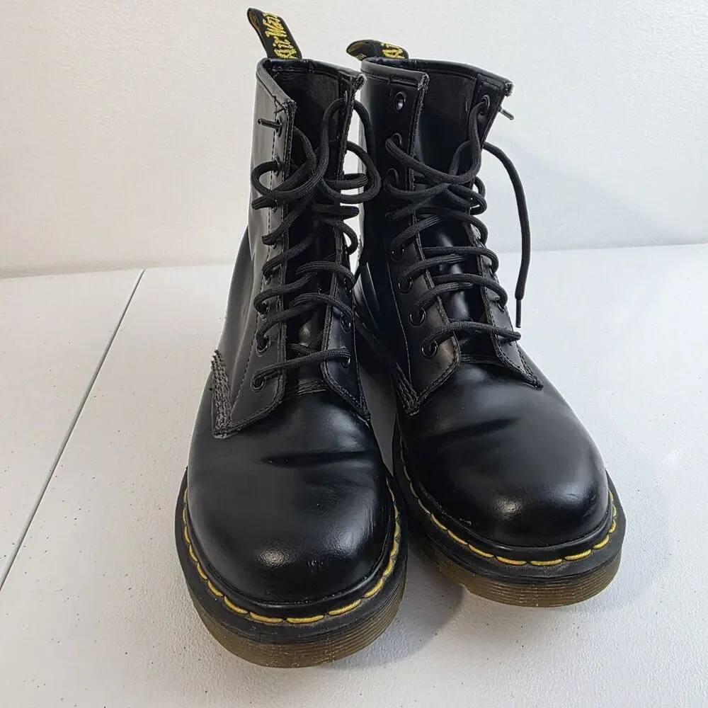 Dr. Martens Womens AirWair Black Leather Classic Combat Style Boots Sz 8 8 Hole - Picture 3 of 8